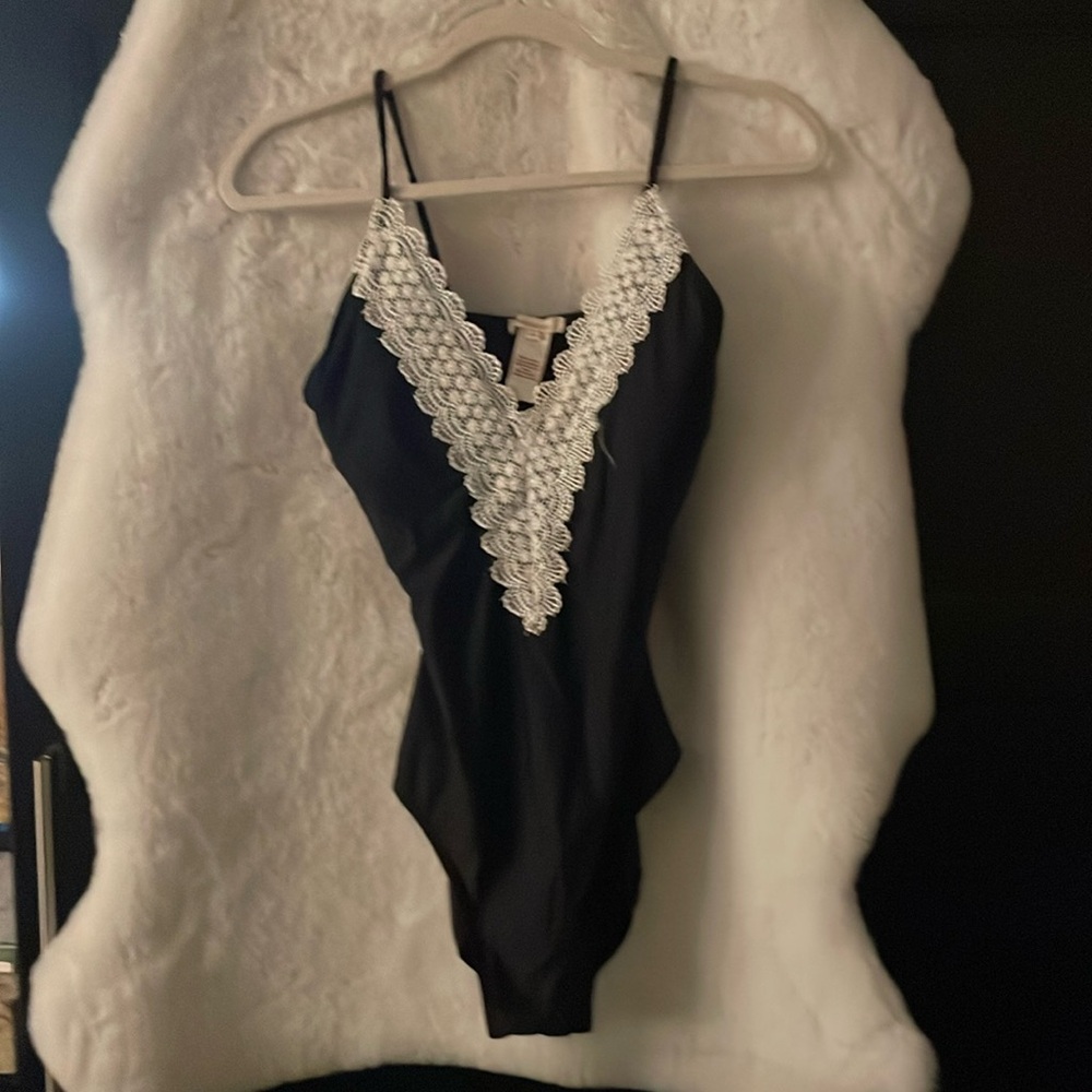 Sundance suit size medium